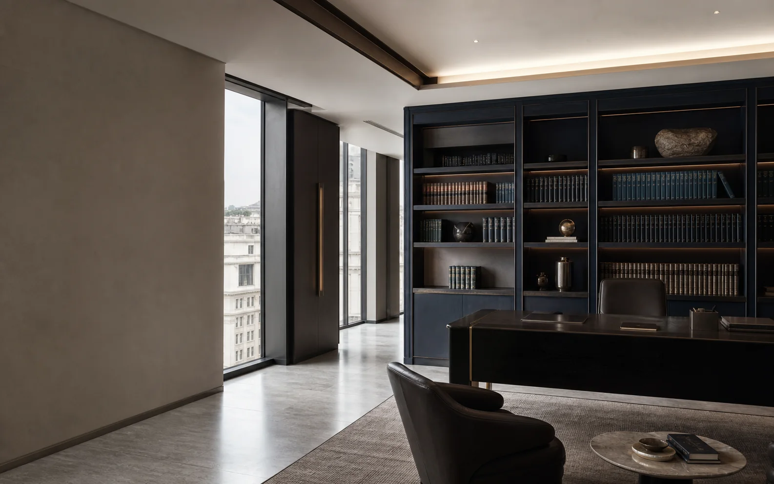 KY Hukuk Bürosu modern ofis ve kütüphane alanı